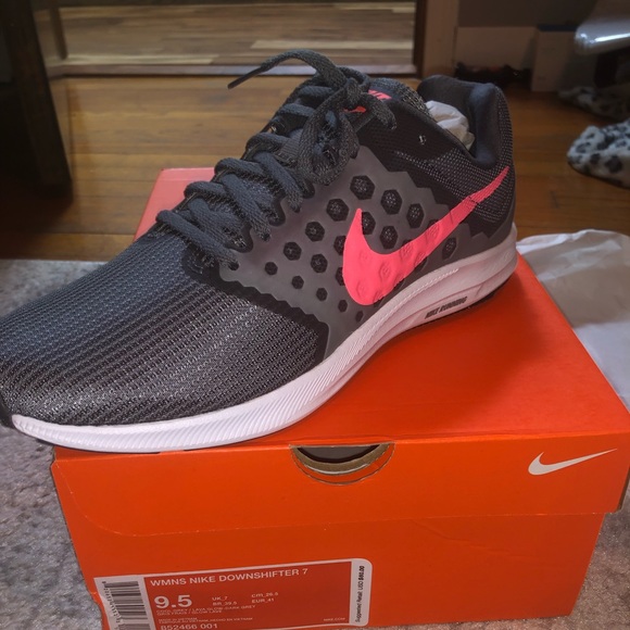 Nike Women's Downshifter 7 Running Shoes Sz.9.5 - Picture 4 of 4